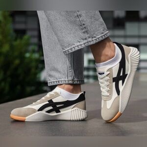 NWT De Florance Cloudea Sneakers, Size 8.5